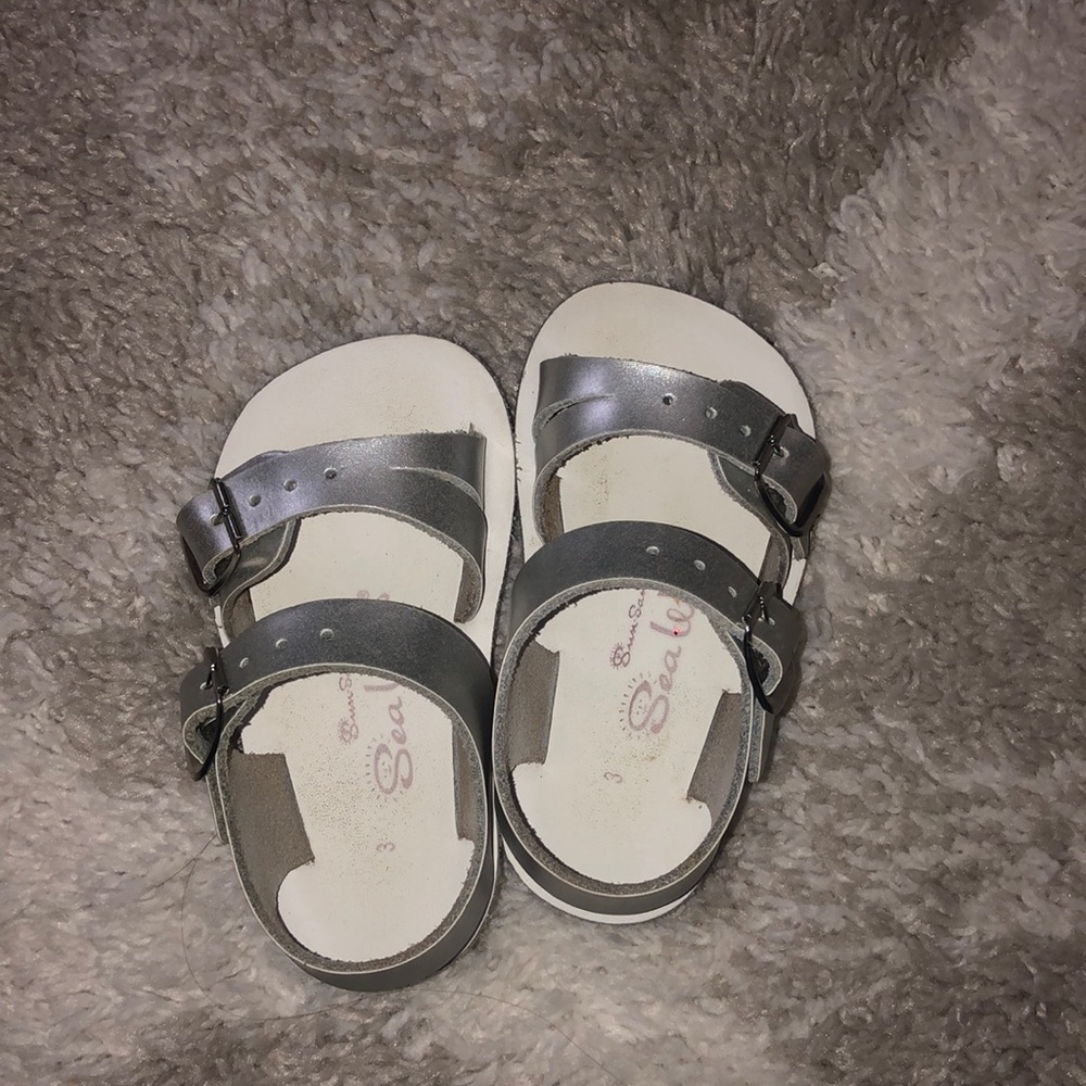 girls toddler size 3 worn once